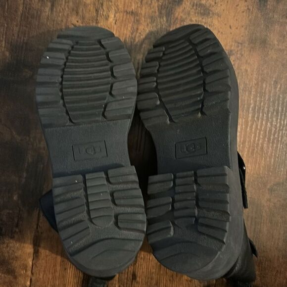 UGG Saoirse Leather Booties in Black Size 8 / Like New - Picture 13 of 13